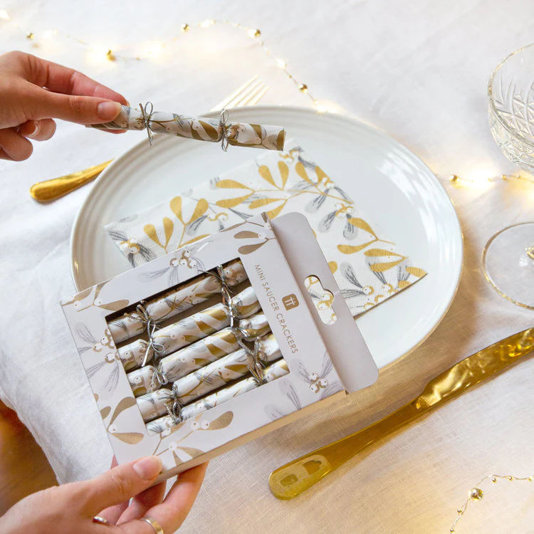 Talking Tables - Mistletoe Saucer Crackers - Image 2